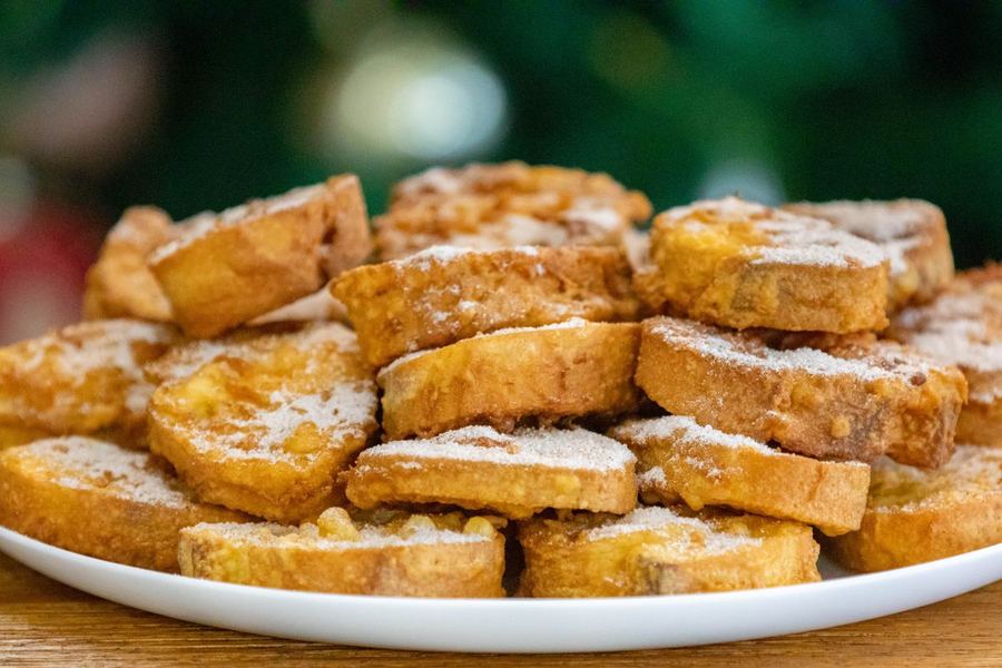 Otázka 19: Talíř silných krajíců smaženého chleba obalených ve skořicovém cukru