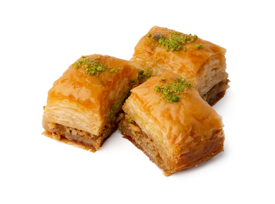 Baklavos gabalėliai, sluoksniuota filo tešla su smulkintomis pistacijomis
