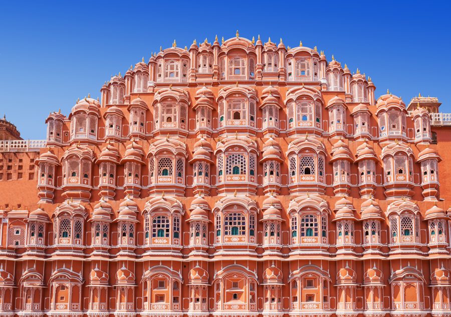 Rožinio smiltainio korio formos Hawa Mahal fasadas Džaipūre