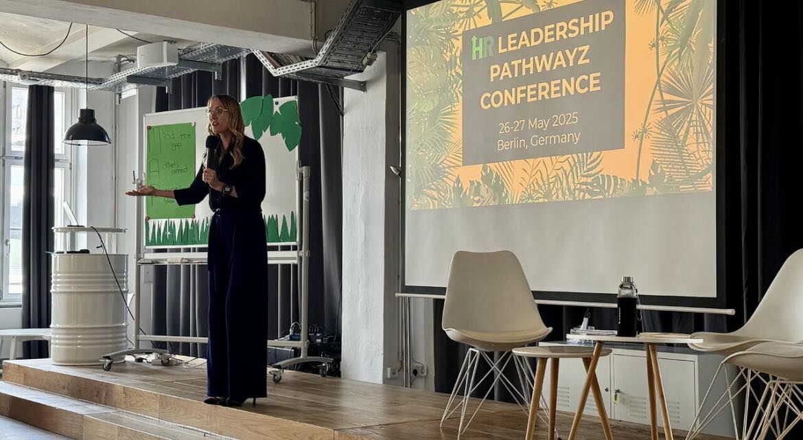 How Amber Vanderburg from The Pathwayz Group uses AhaSlides to transform leadership training 