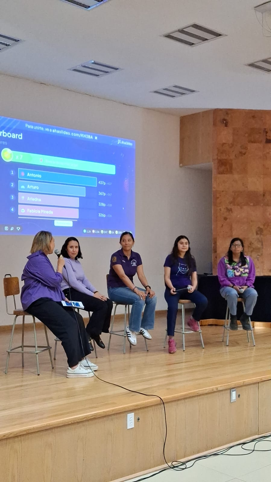  Hvordan UNAMs ingeniørfakultet brugte AhaSlides til at engagere 300 studerende i en live akademisk begivenhed