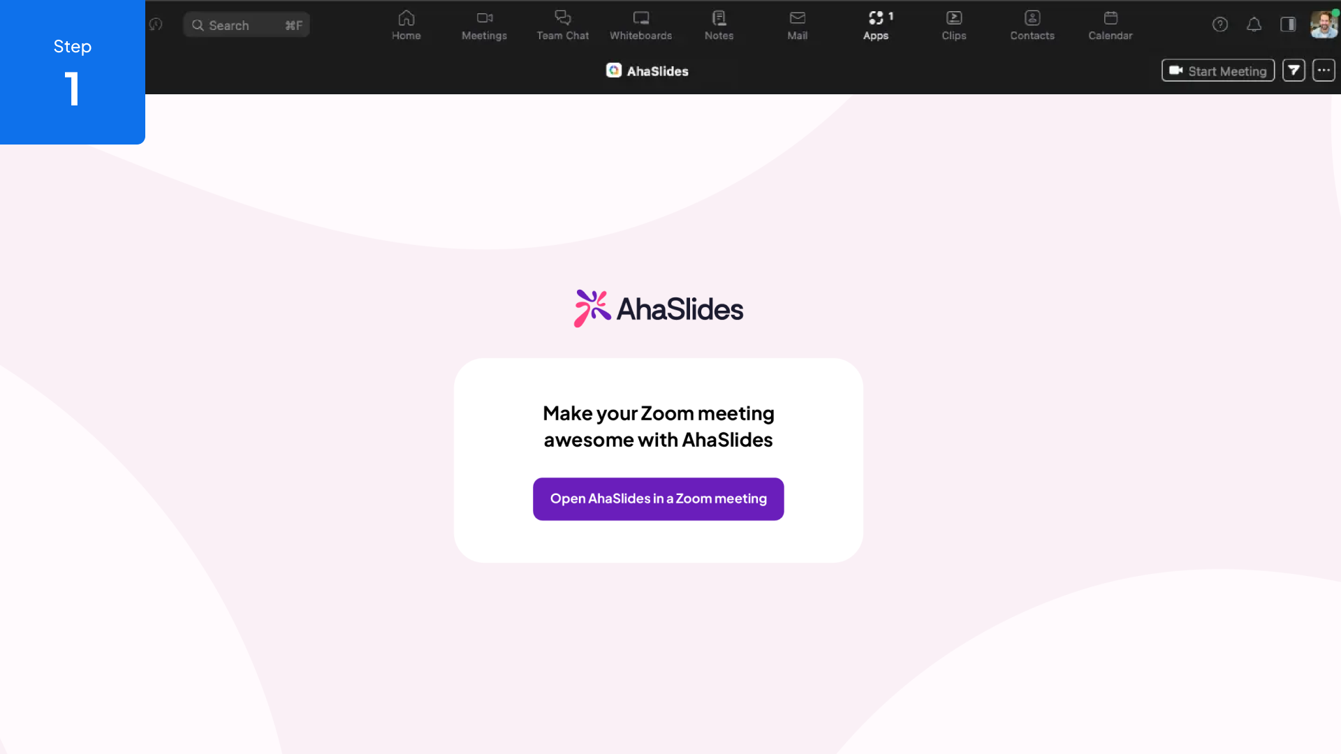 AhaSlides 投票幻灯片显示在 Zoom 会议侧边栏，并提供实时回复选项。