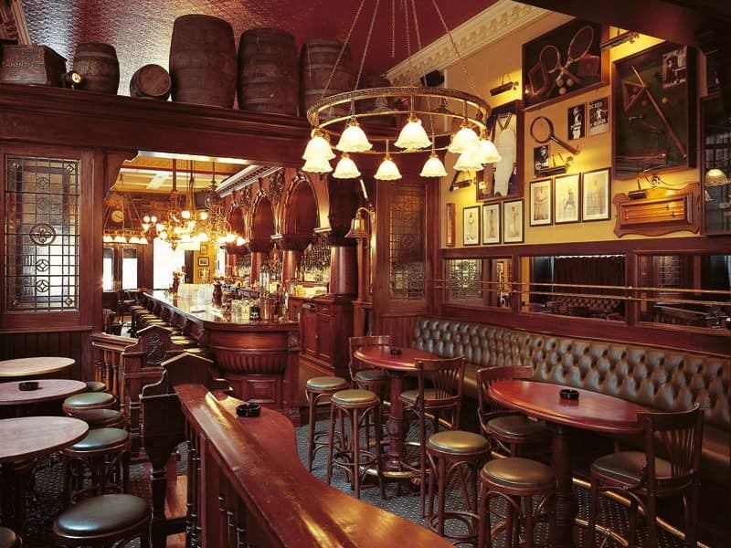 Virtual Pub Quiz: How to Host One That Your Mates Would Approve