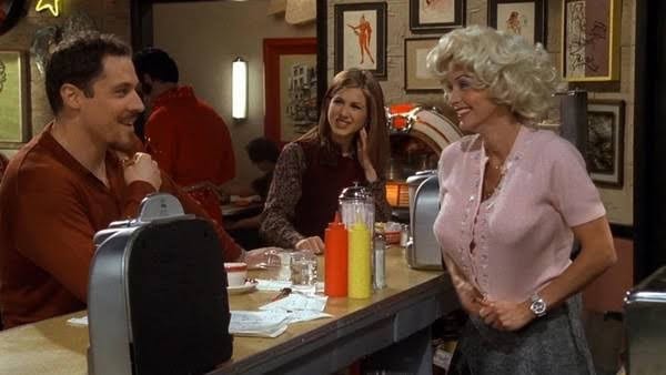 3 szereplő beszélget egymással