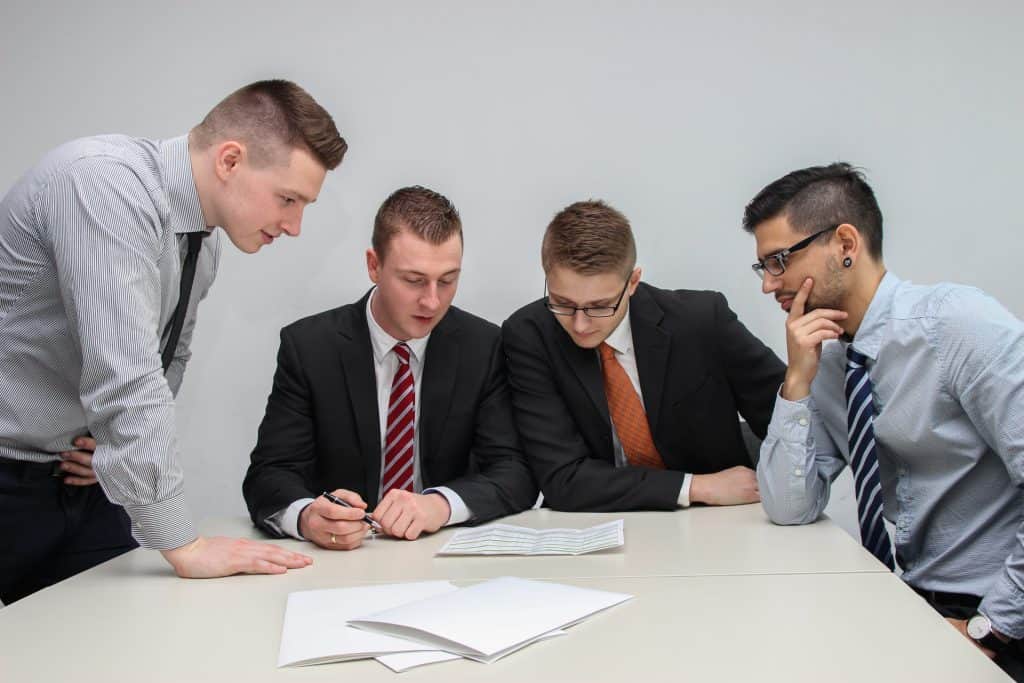 Studenten herzien hun punten voorafgaand aan het komende studentendebat.