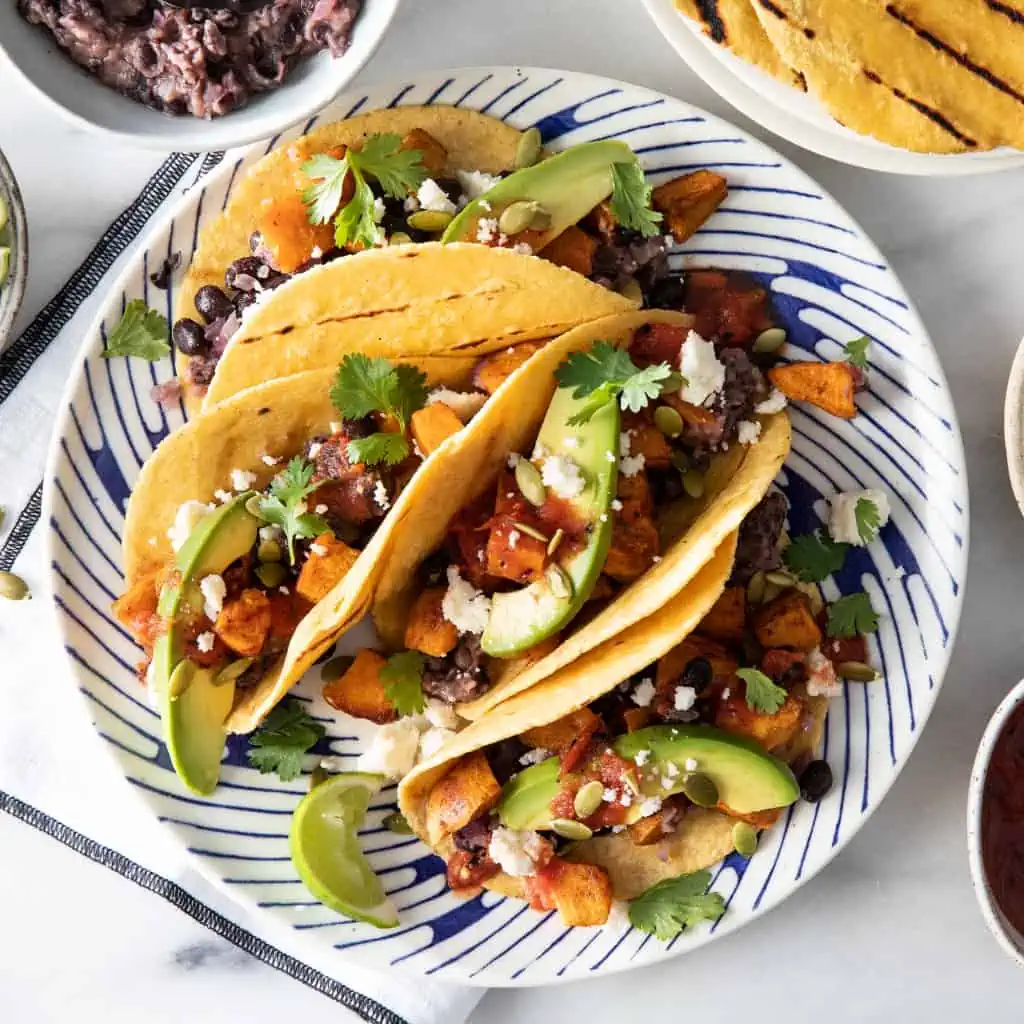 vad kan jag äta till lunch - sötpotatis och tacos av svartbönor