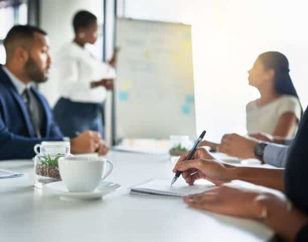 réunion hebdomadaire du personnel