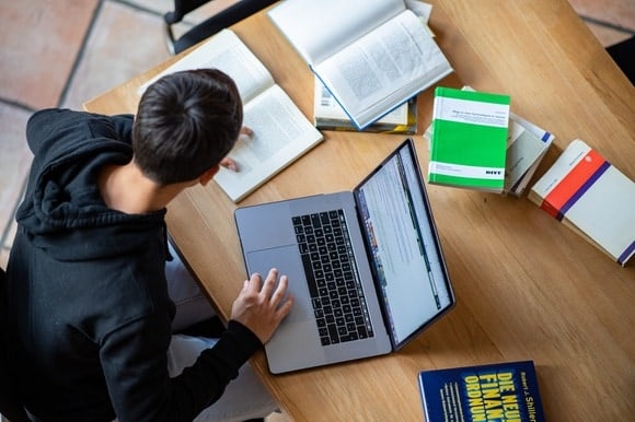 Hacer trampa en el examen en línea