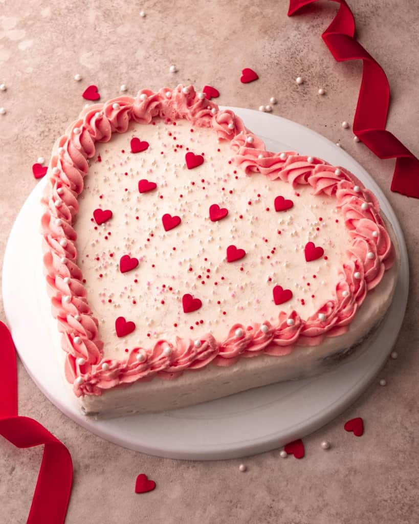 Classic heart shape anniversary cake - Designs of Anniversary Cake