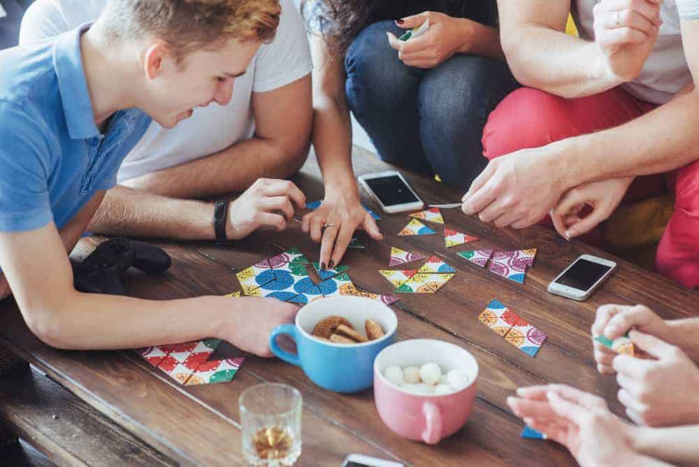 jeux lors des fêtes d'adolescents