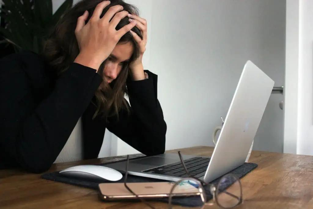 hva er stressmestring kvinne laptop