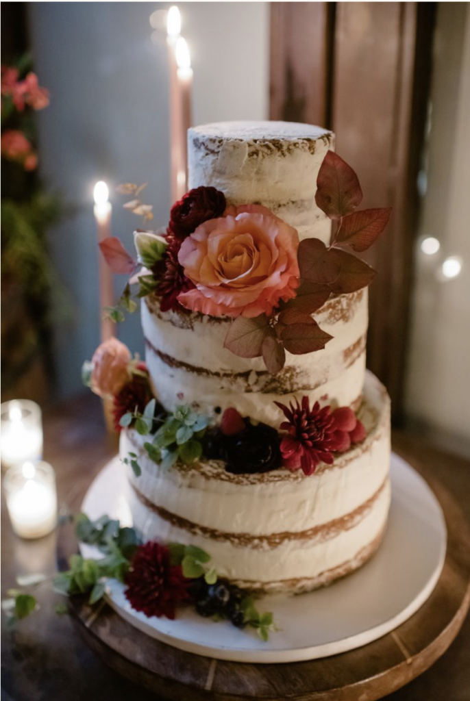 Kue Pernikahan Dengan Bunga