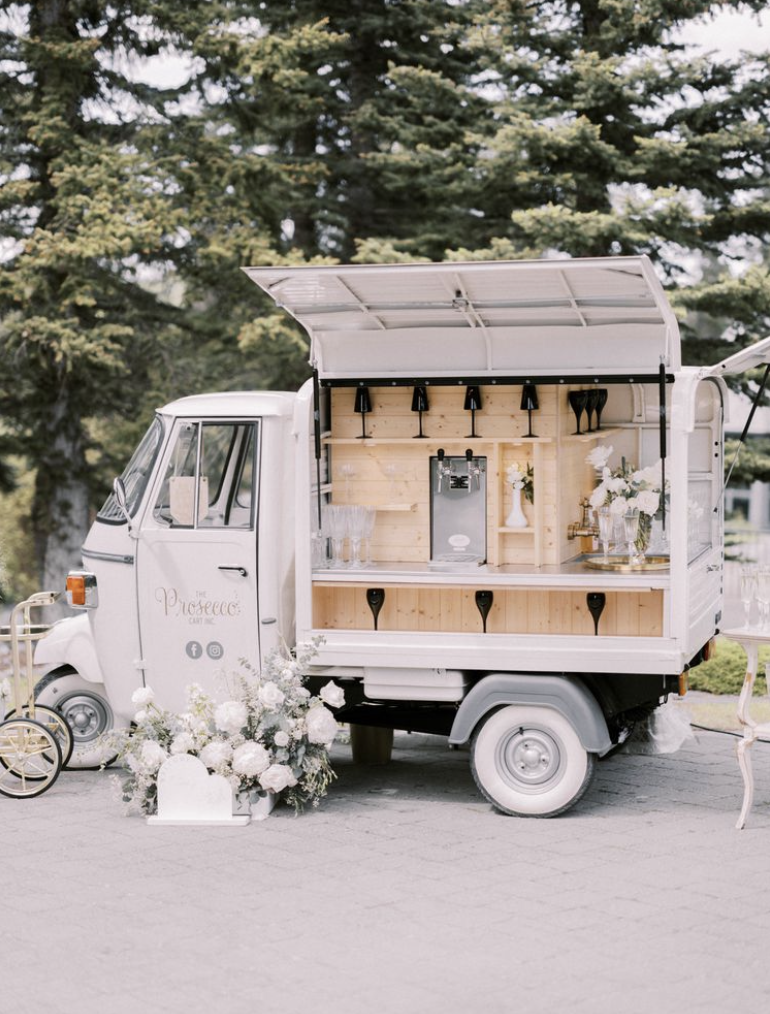 creative backyard wedding ideas