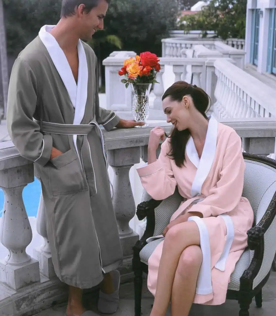 ang kanyang mga luxury bathrobe